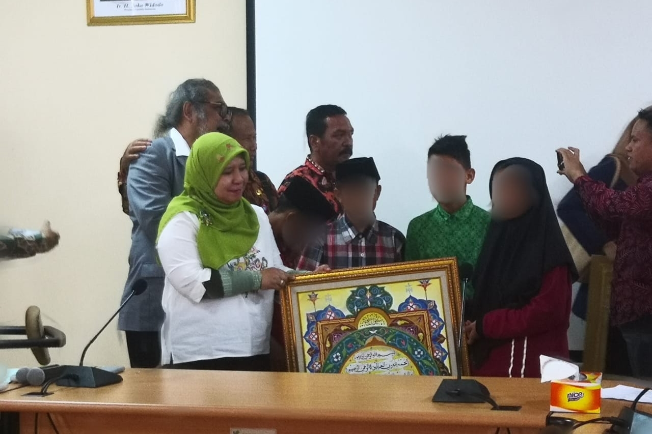 The Social Rehabilitation Center for Children Needing Special Protection (BRSAMPK) "Handayani" Hand Over 4 Neglected Children from Jambi