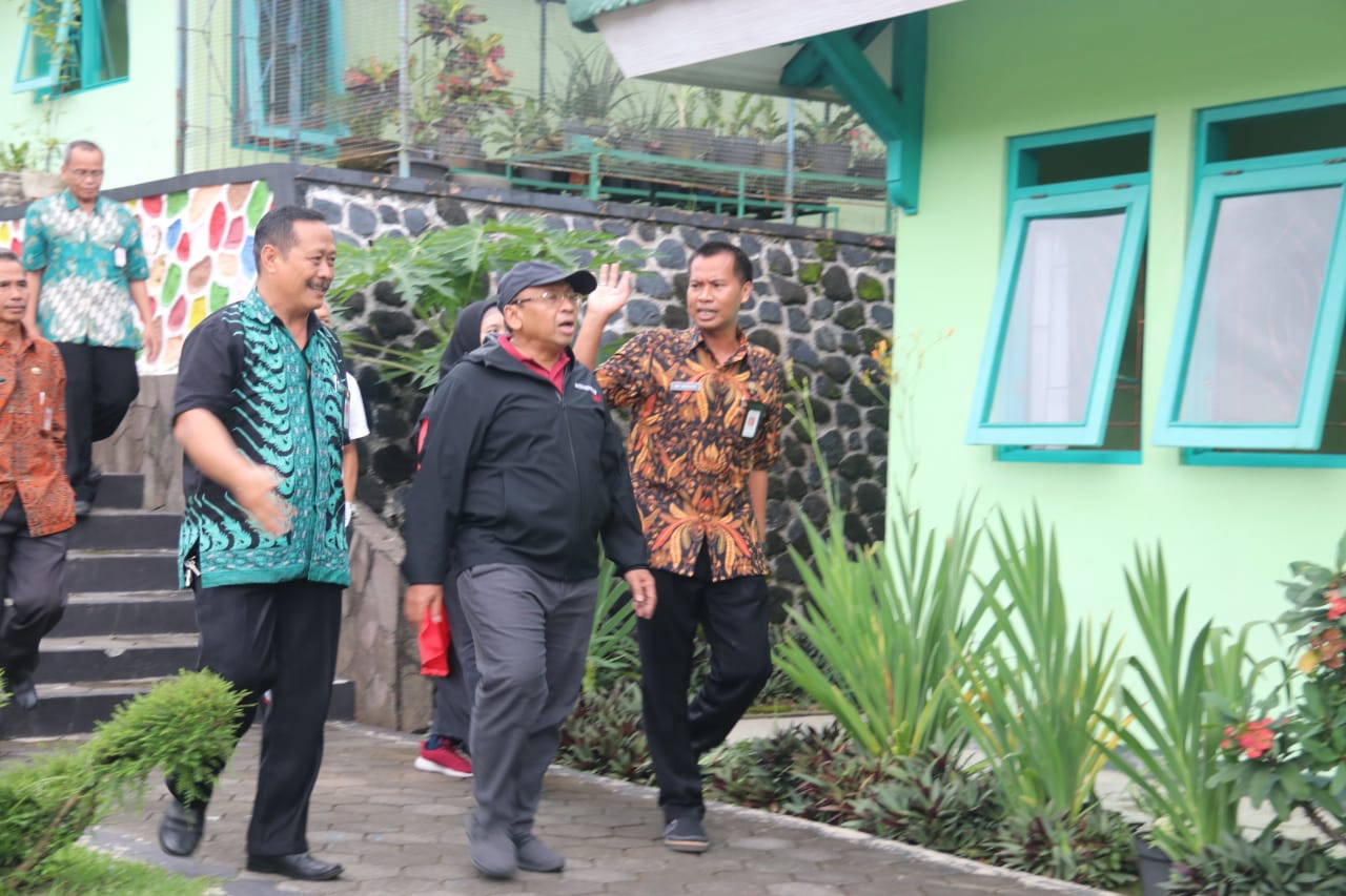 Edi Suharto Review the Readiness of the Minister of Social Affairs Work Visit