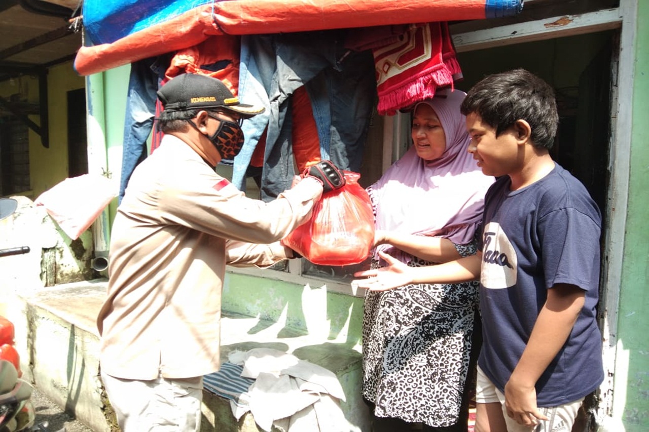 Balai "Mulya Jaya" Distributes Basic Food Aid to PPNPN and the Community