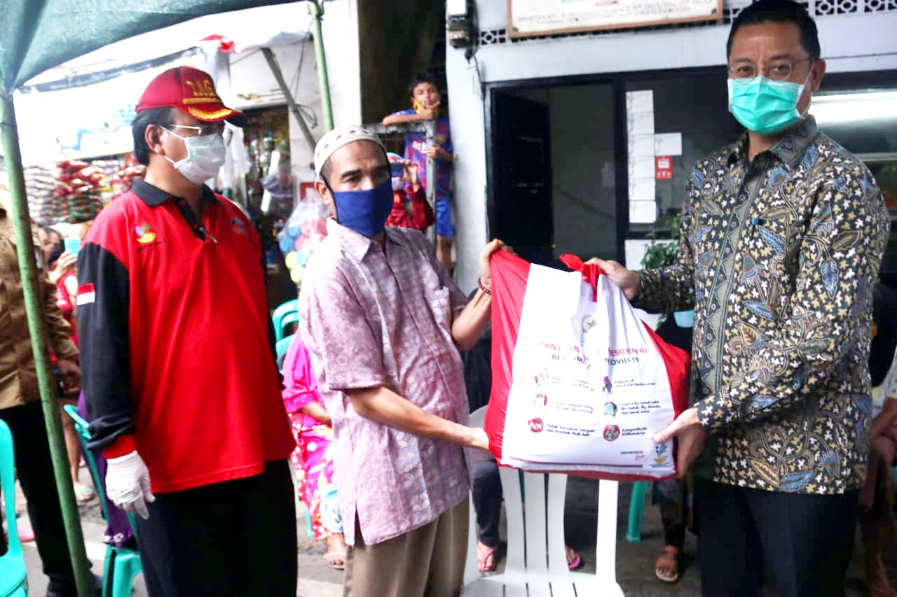 Menteri Sosial Resmi Luncurkan Bansos Sembako kepada Lansia di Jabodetabek