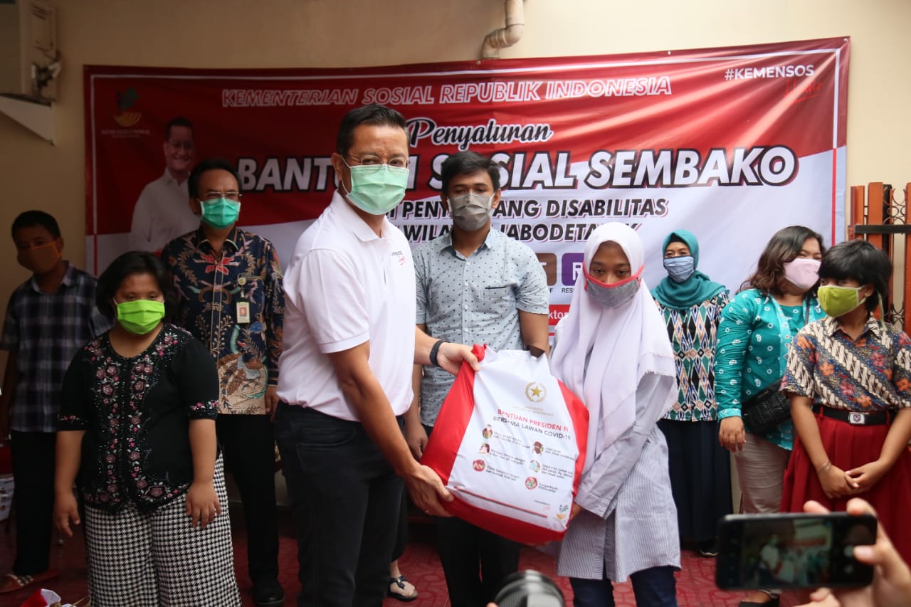 Mensos Luncurkan 11.835 Paket Sembako untuk Lansia dan Penyandang Disabilitas