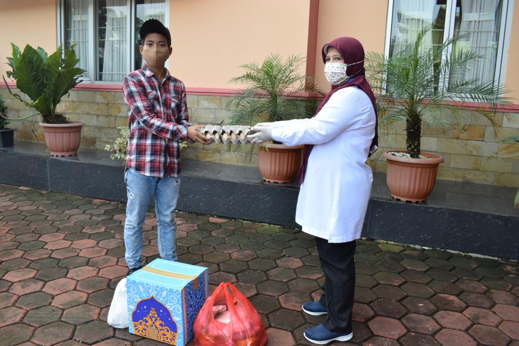 Anticipating COVID-19, Children's Center "Handayani" Distributes Food Materials