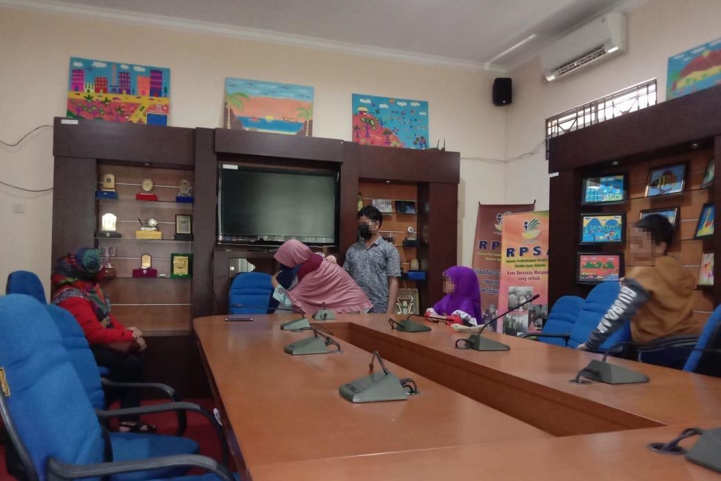 Pekerja Sosial Balai Anak "Handayani" Dampingi "NF"