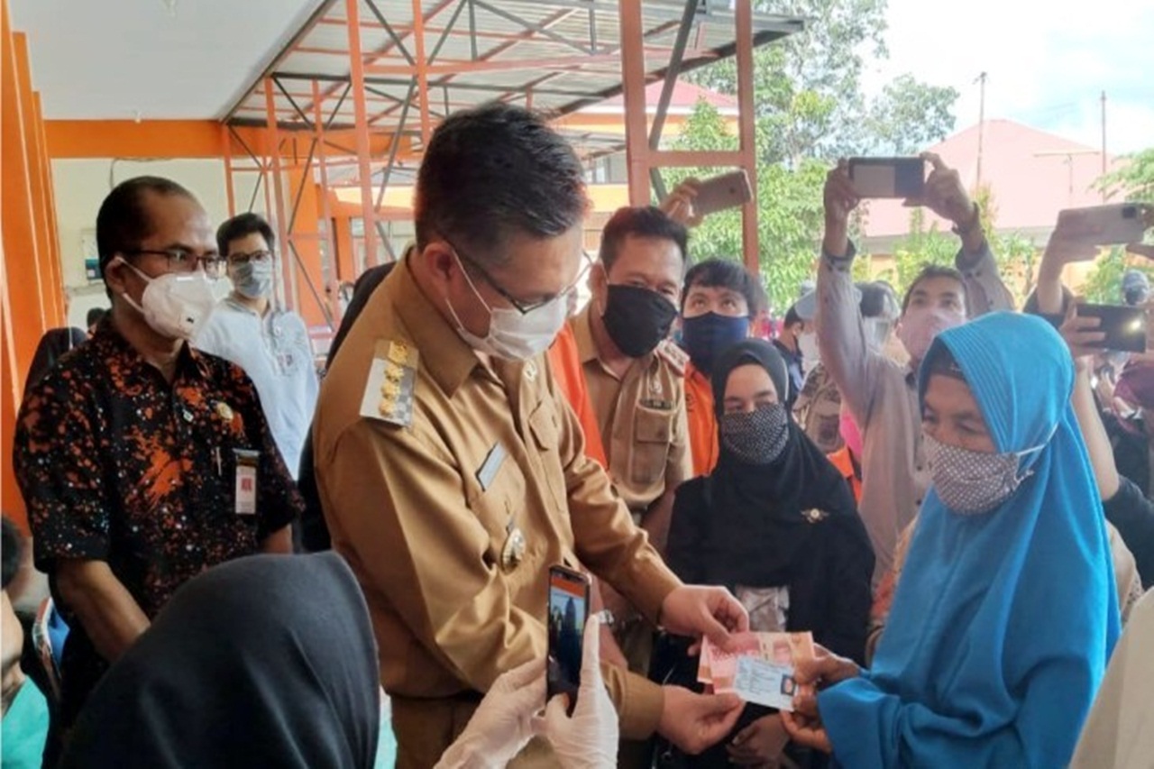 Ministry of Social Affairs' Cash Social Assistance Started Distributed in Kendari City