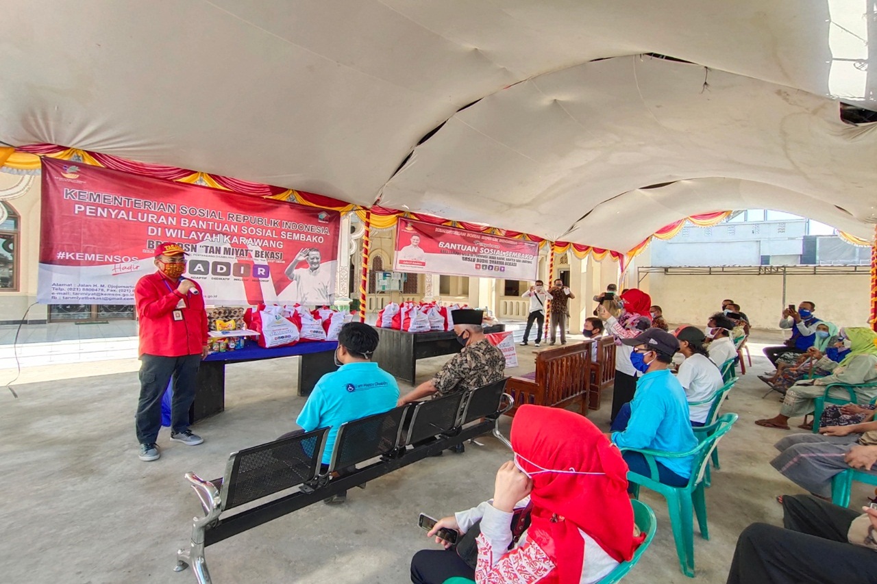 Director General of Social Rehabilitation Launches Basic Food Assistance from Karawang to Purwakarta