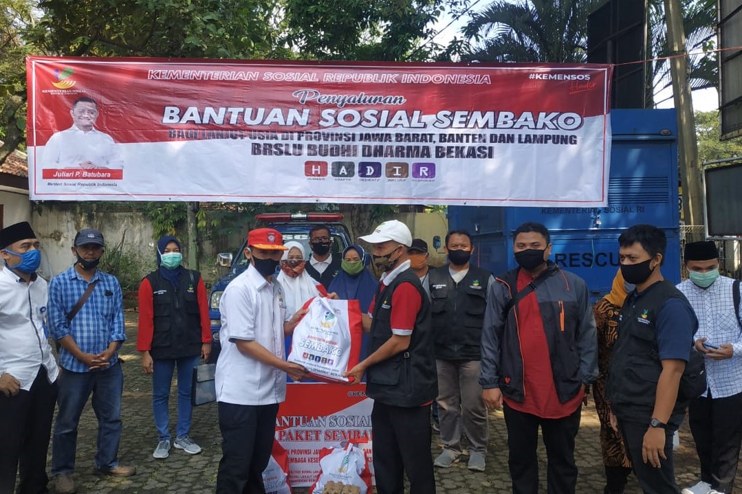 Bansos bagi Lansia Terdampak COVID-19 Tersalurkan di Cianjur dan Sukabumi
