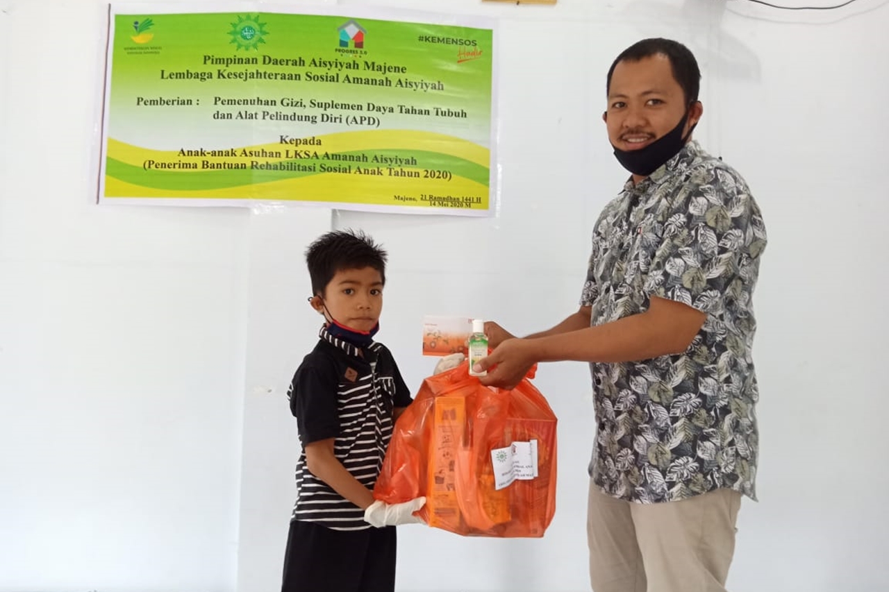 Balai "Paramita" Distributes Social Assistance to 30 LKSA