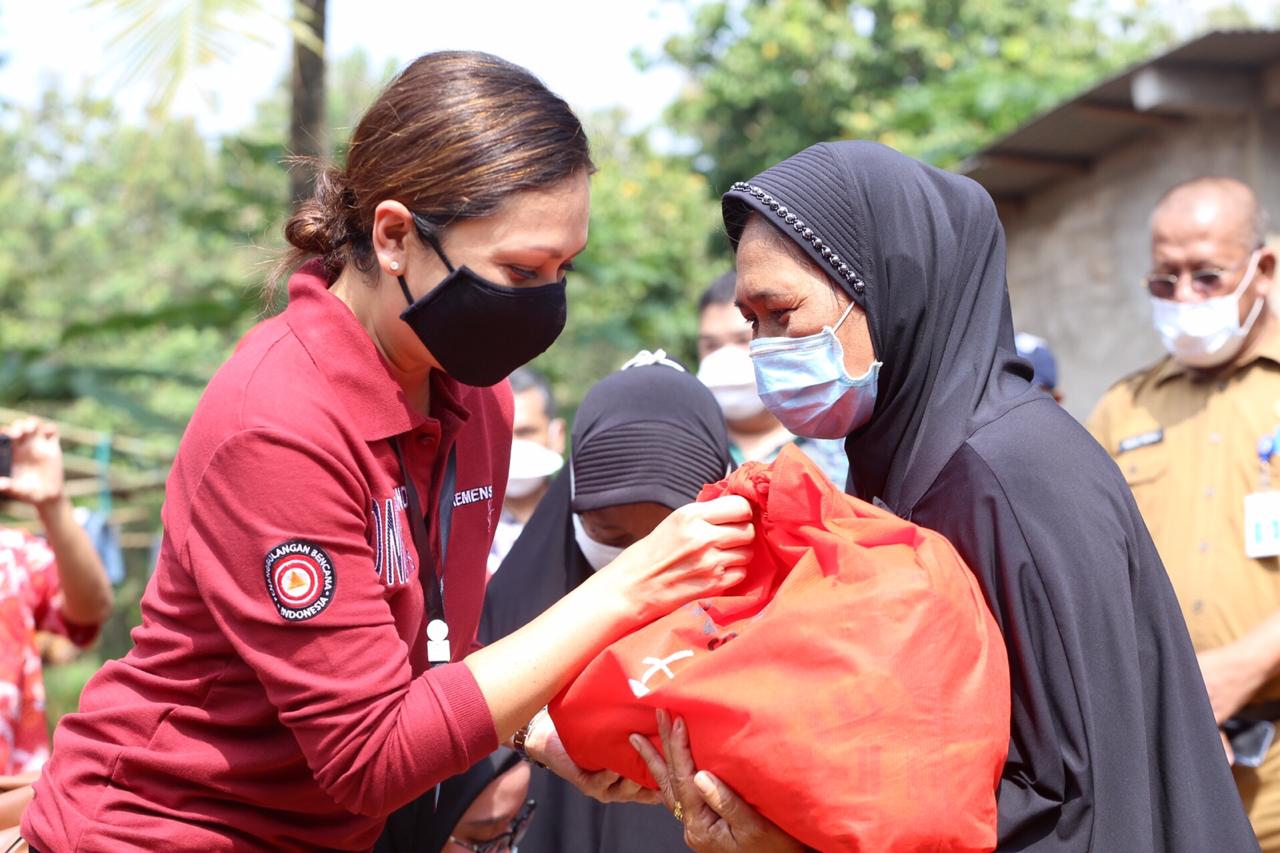 Warga Banten Sambut Gembira Bantuan 2.200 Paket Sembako Kemensos