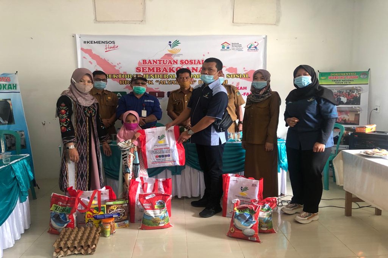 Distribution of the Basic Food Social Assistance to Ujung Barat, Jambi Province