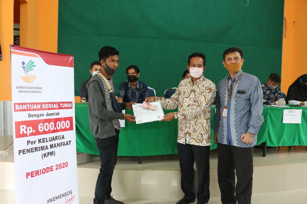 Penyaluran Bantuan Sosial Tunai (BST) Tahap III di Pekanbaru