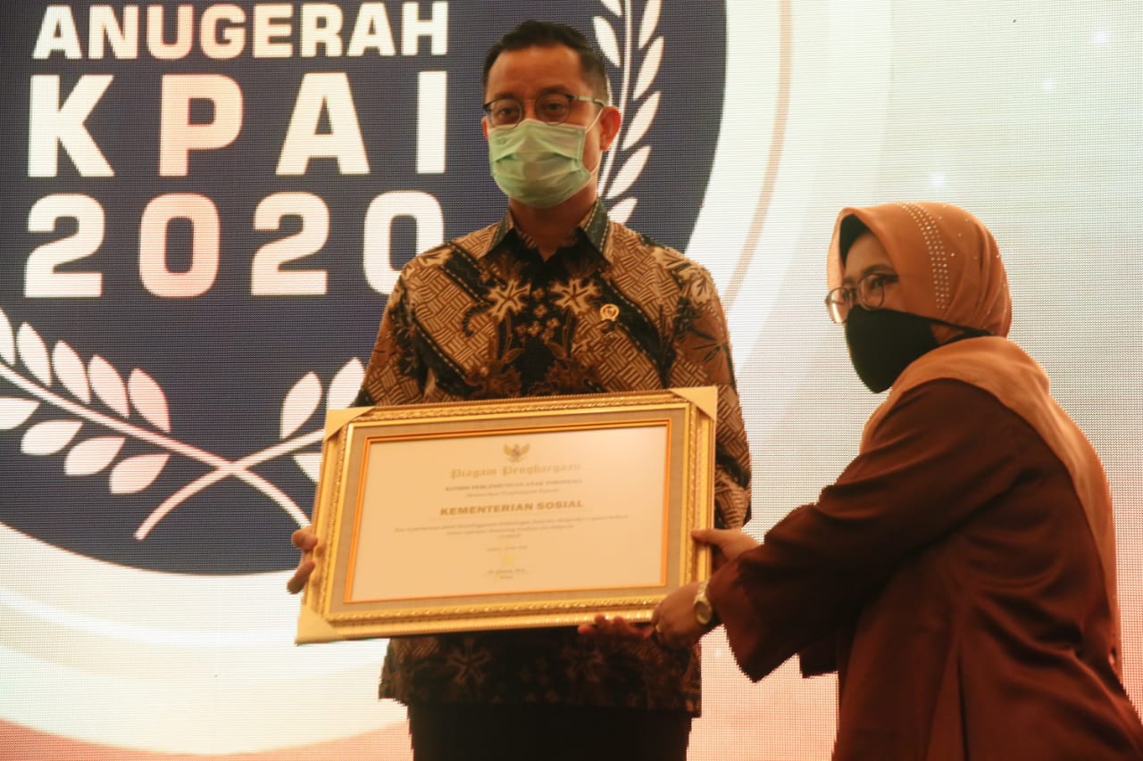 Ministry of Social Affairs Receives Award for Commitment in the Implementation of Child Protection and Monitoring, Evaluation and Reporting Information System (SIMEP)