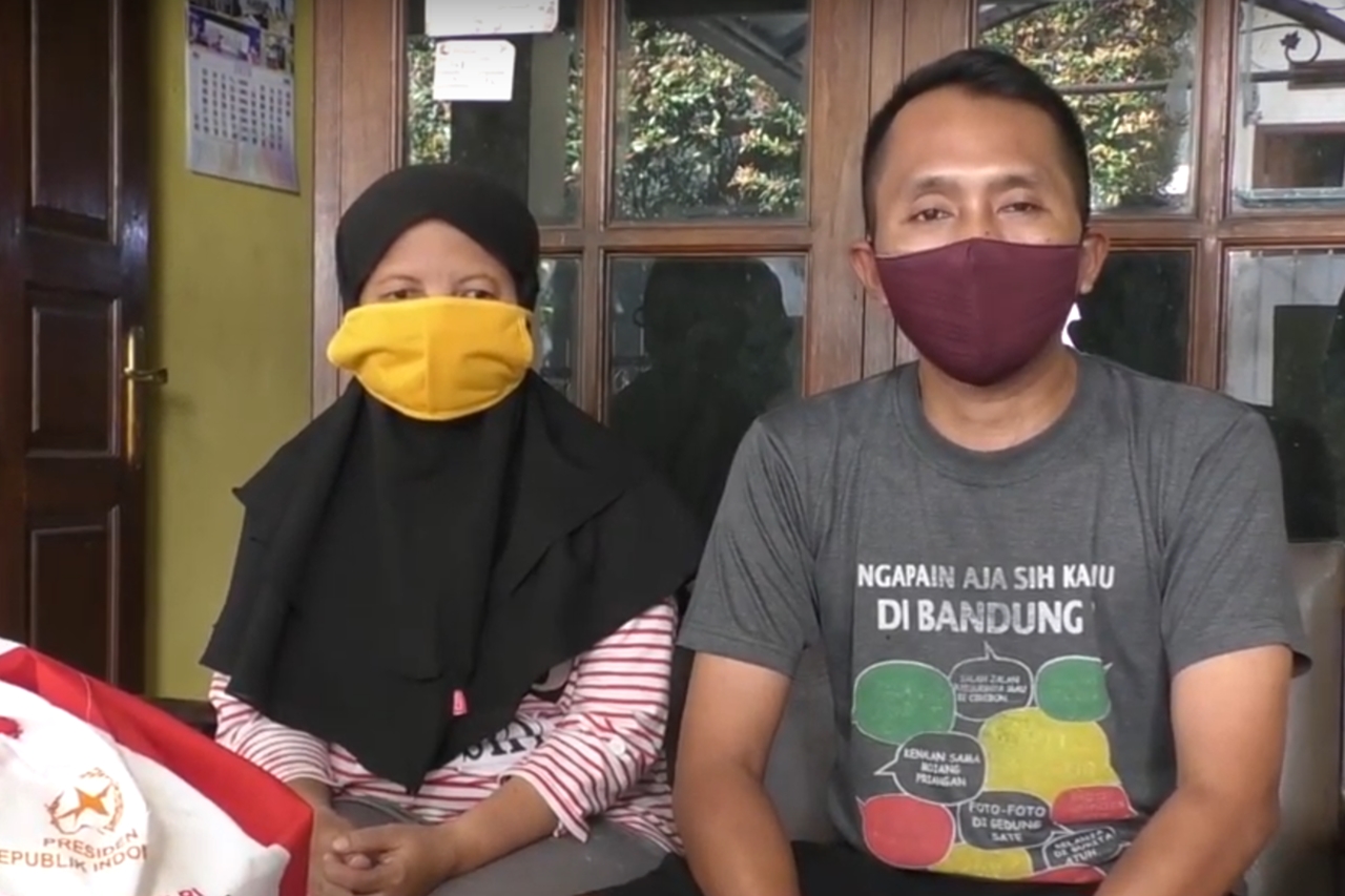 Jadi Korban PHK, Tony Dapat Bantuan Sembako Langsung dari Mensos