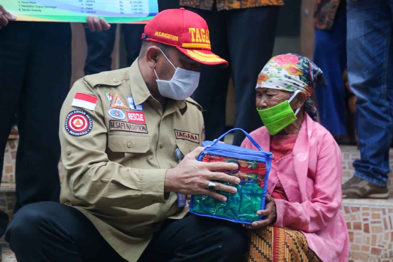 Ministry of Social Affairs Distributes COVID-19 Tents and Logistics for Merapi Evacuees