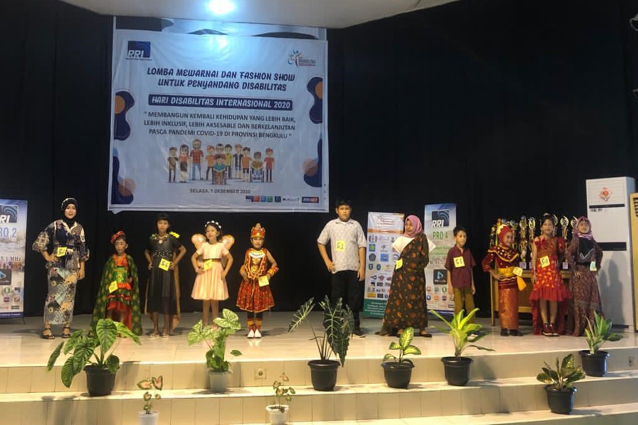 Abel: "Dharma Guna" Beneficiaries Look Confident in Fashion Show Competition