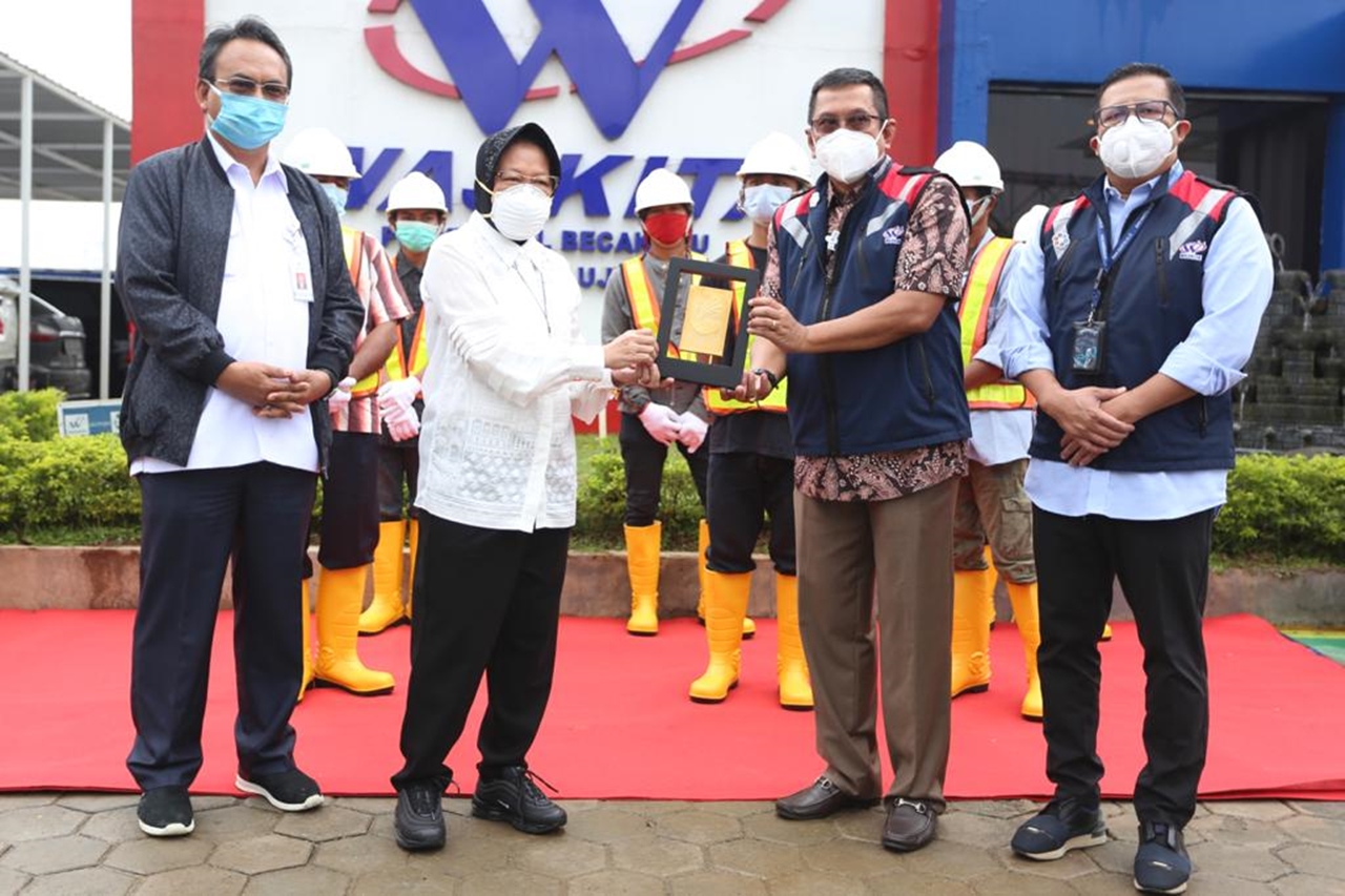 Social Minister Risma Accompanied PPKS to Waskita Karya Becakayu Toll Road Project