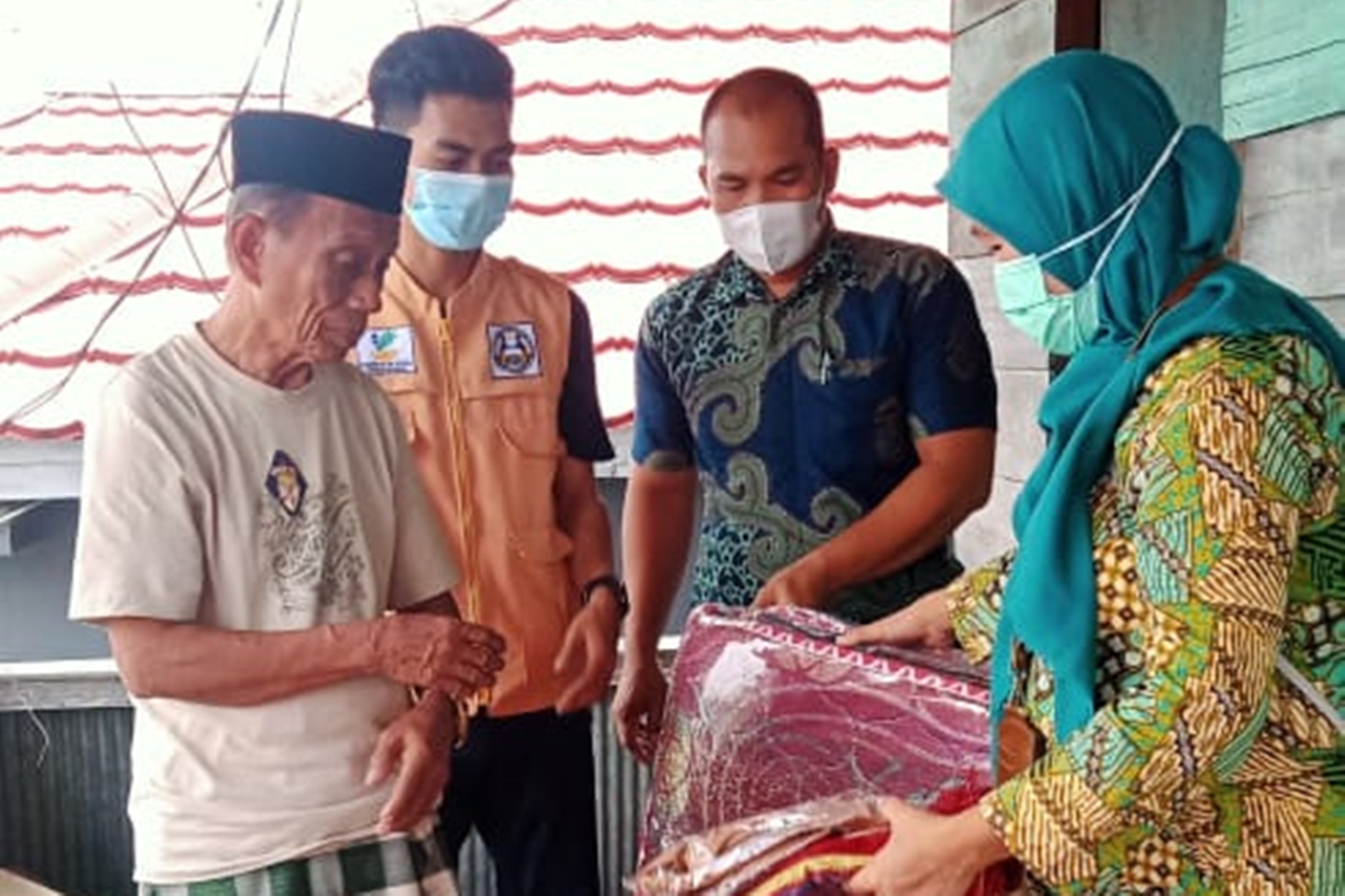 "Gau Mabaji" Elderly Center Distributes Aid for Fire Affected Victims in Bone