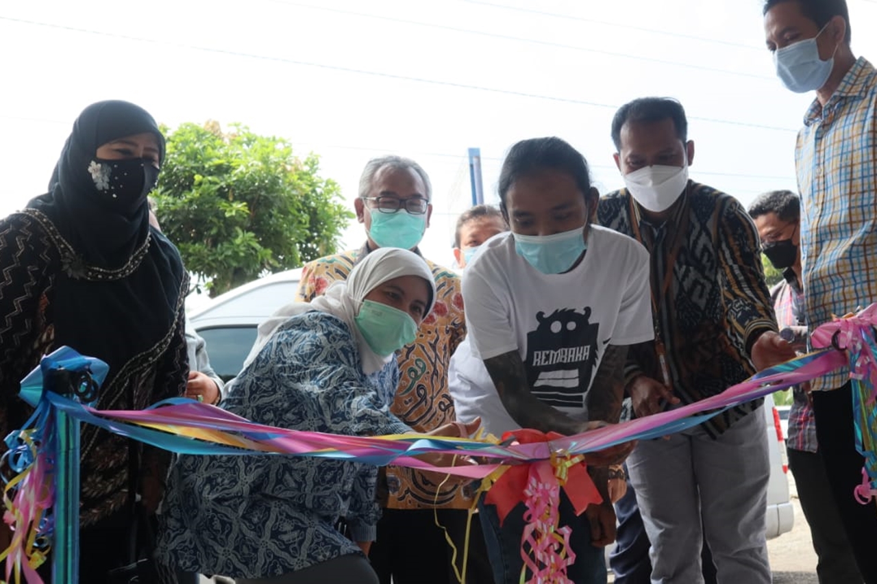 Anggota Komisi VIII DPR RI Borong Produk Distro Rembaka di Balai Residen "Satria"