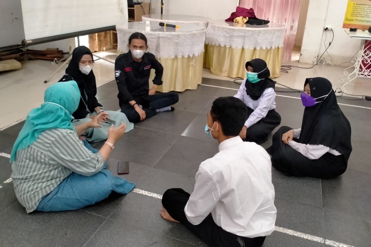 UHAMKA Students Hold Photography Training at the "Melati" Disability Center in Jakarta