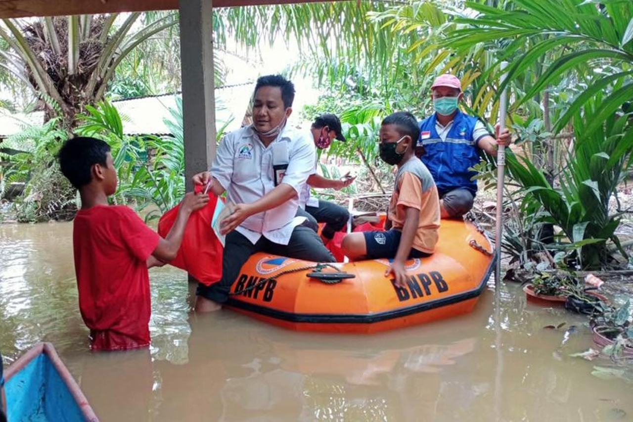 "Rumbai" Children Center Emergency Response and Distributes Aid to Pekanbaru Flood Evacuees