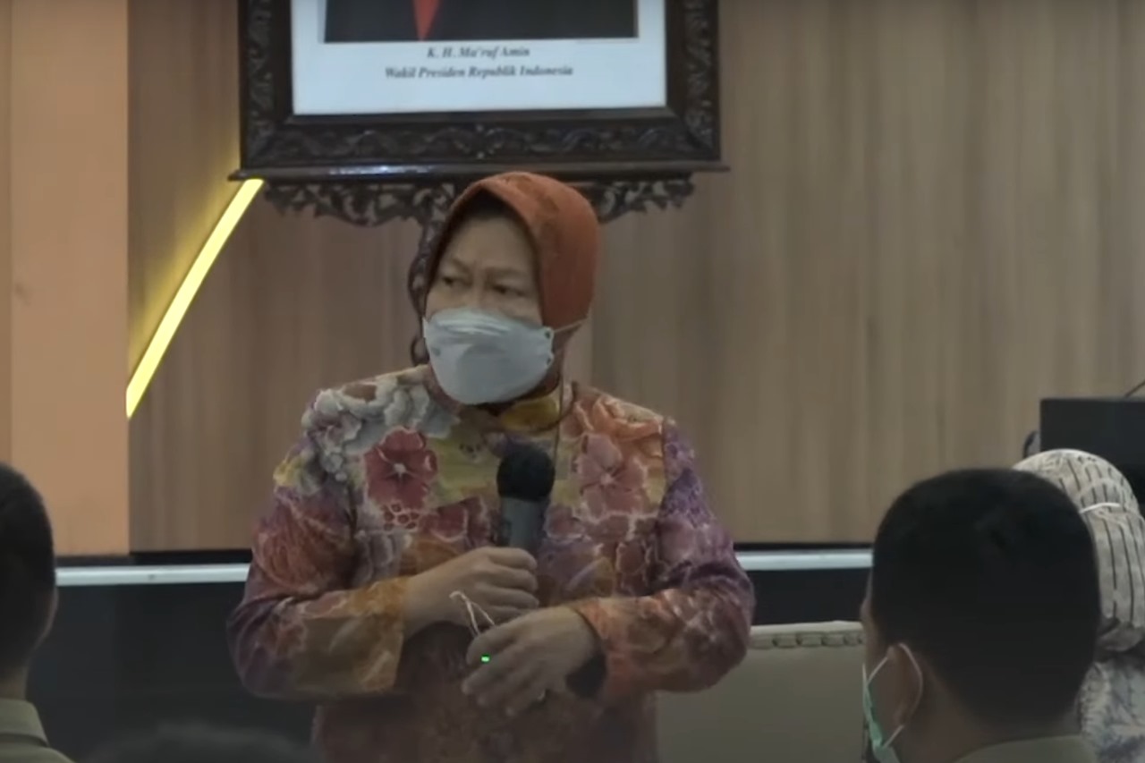 Dikasih Tau Akan Ada Badai, Bu Risma 'Ngeyel' Gak Mau Pulang