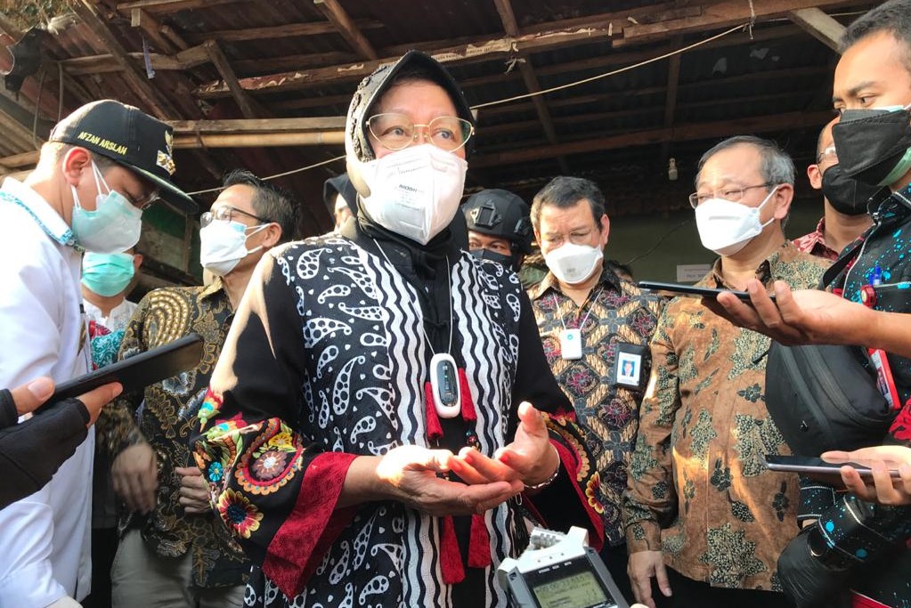 Social Minister Visits Pekalongan, Ensures KPM Receives Social Assistance