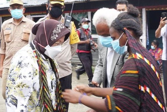 Sapa Warga Papua, Mensos Risma Tekankan Pentingnya Membangun Kualitas SDM