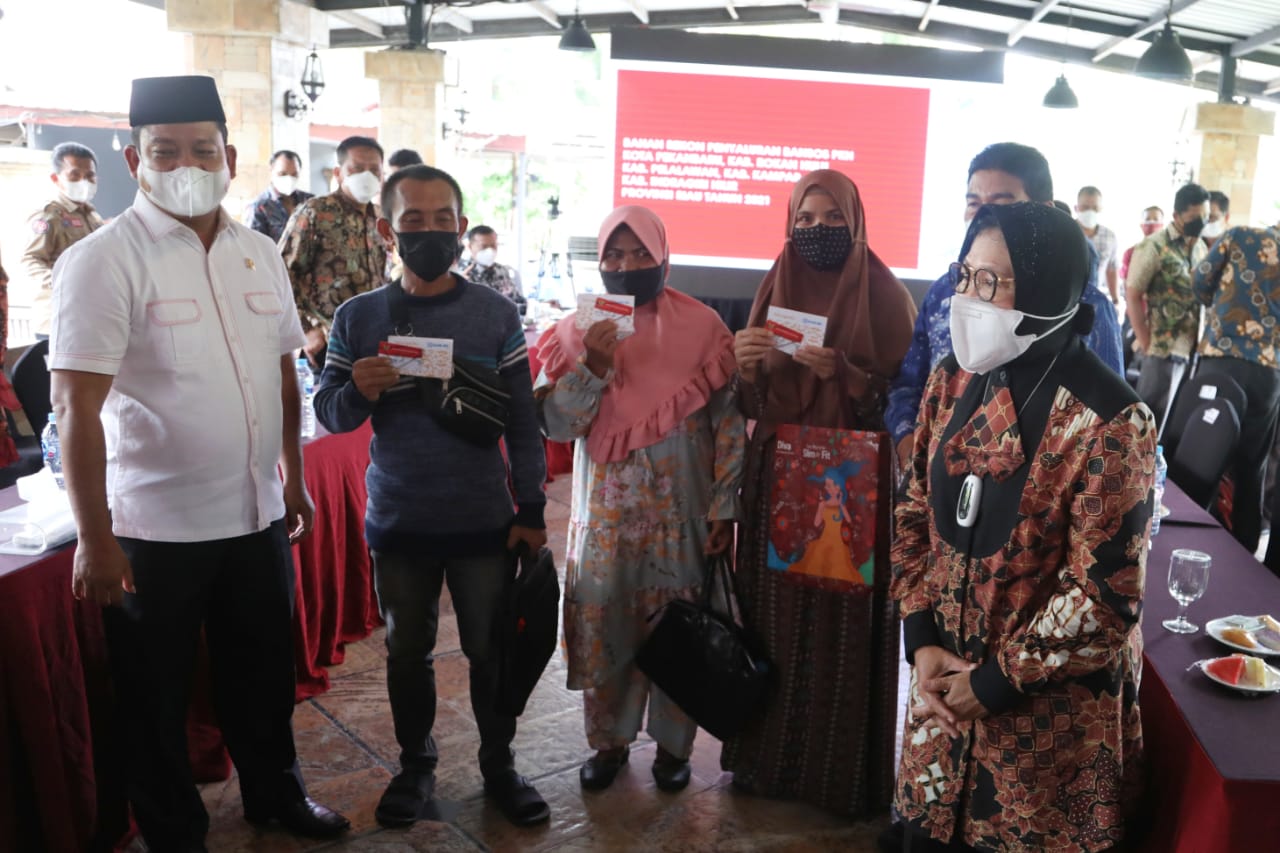 Mensos Pimpin Rakor Pemadanan Data Penerima Bantuan Sosial di Riau