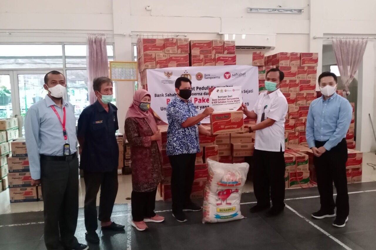 Balai "Melati" Salurkan Bantuan 3000 Paket Sembako dari Bank Sahabat Sampoerna dan KSP Sahabat Mitra Sejati