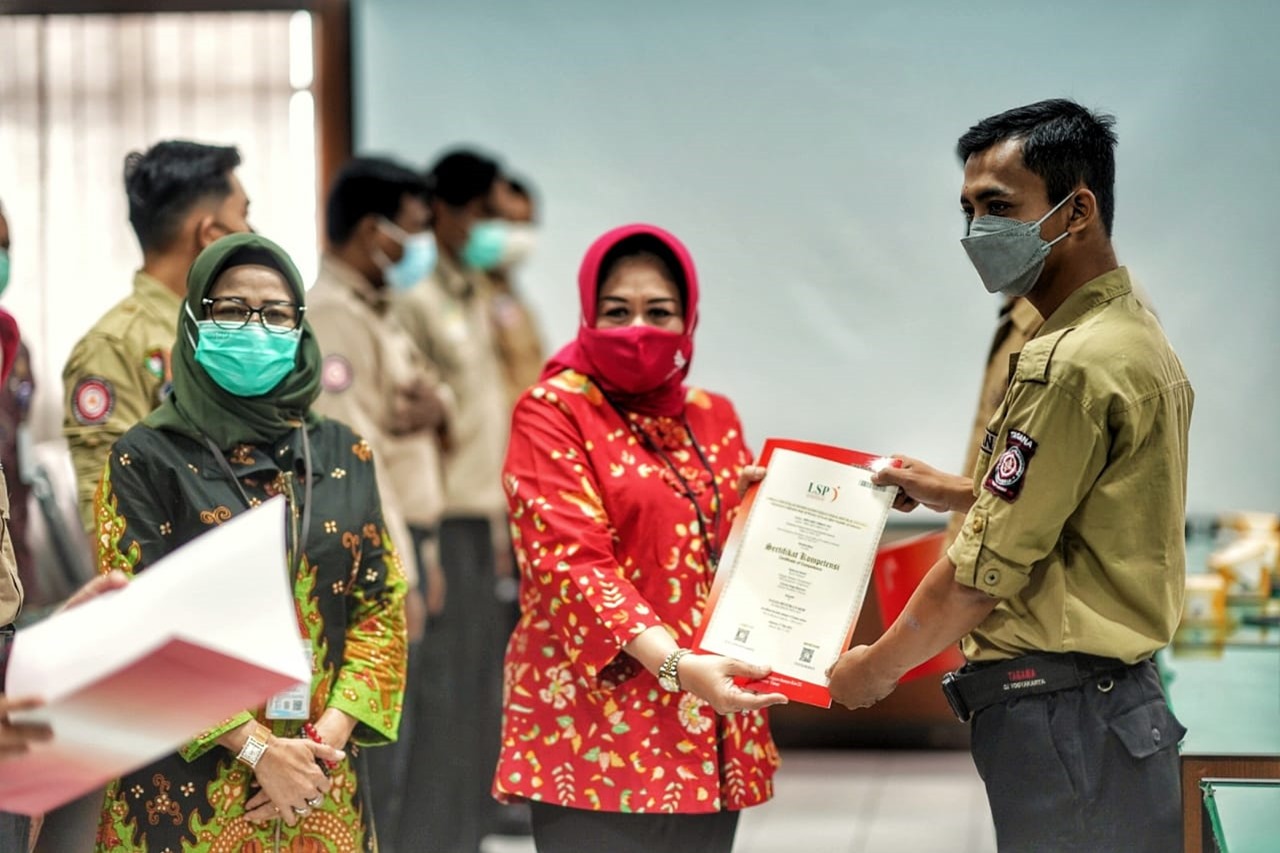 Tagana Human Resources of DIY Province Receive Competence Certificates