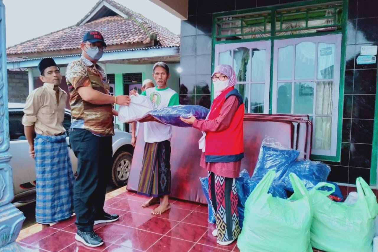 The Ministry of Social Affairs Distributes ATENSI Aid to 284 PPKS in 6 LKS in Lampung Province