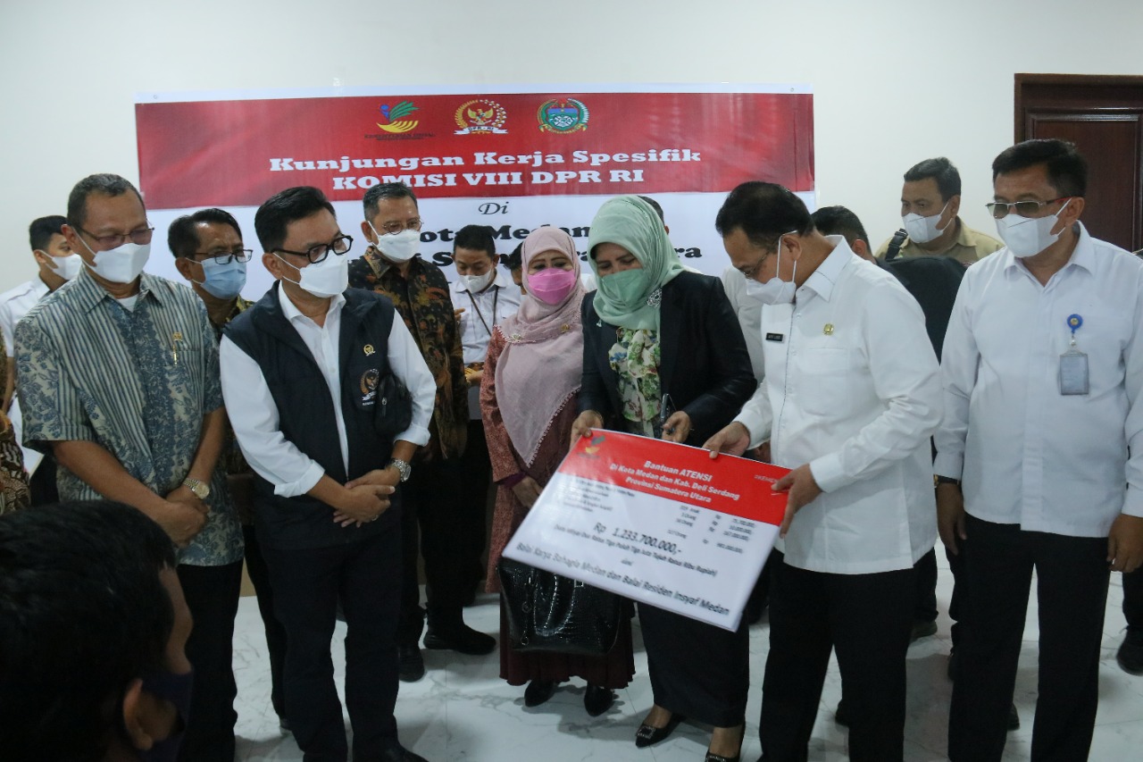 Salurkan Bantuan ATENSI Di Medan, DPR RI Dukung Program Kemensos ...