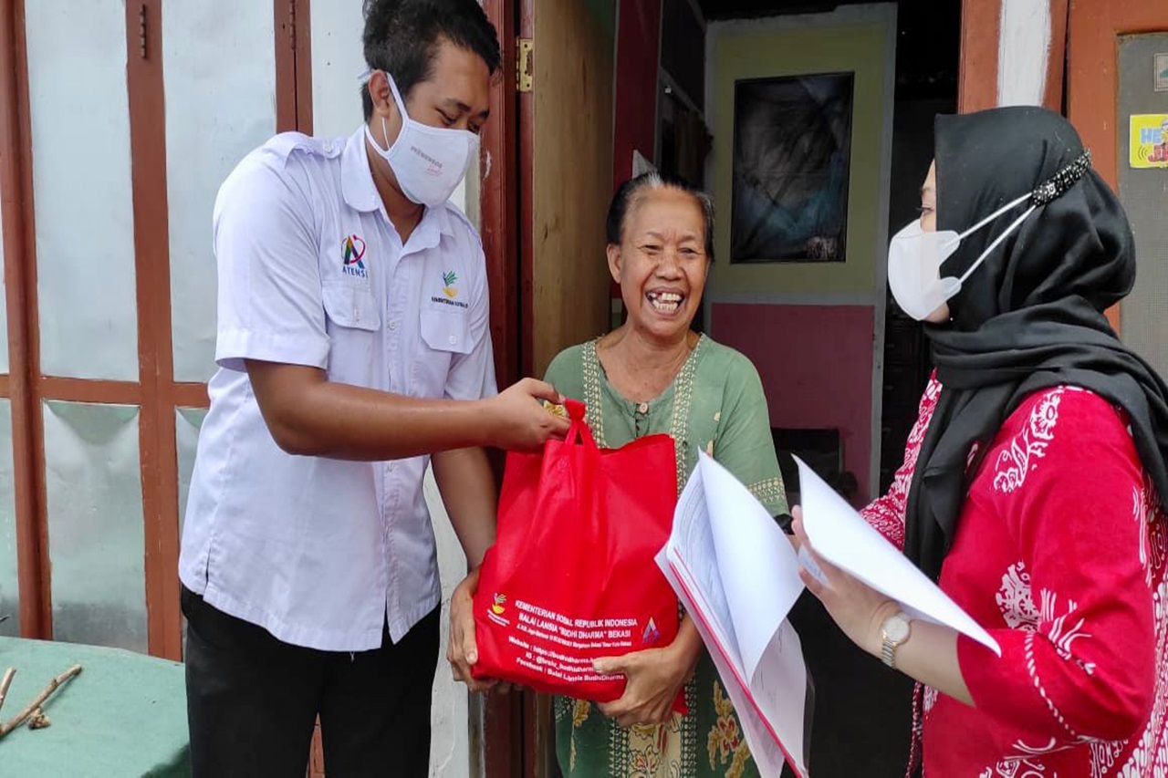 Bantuan ATENSI Menyapa Lansia di Kabupaten Nganjuk