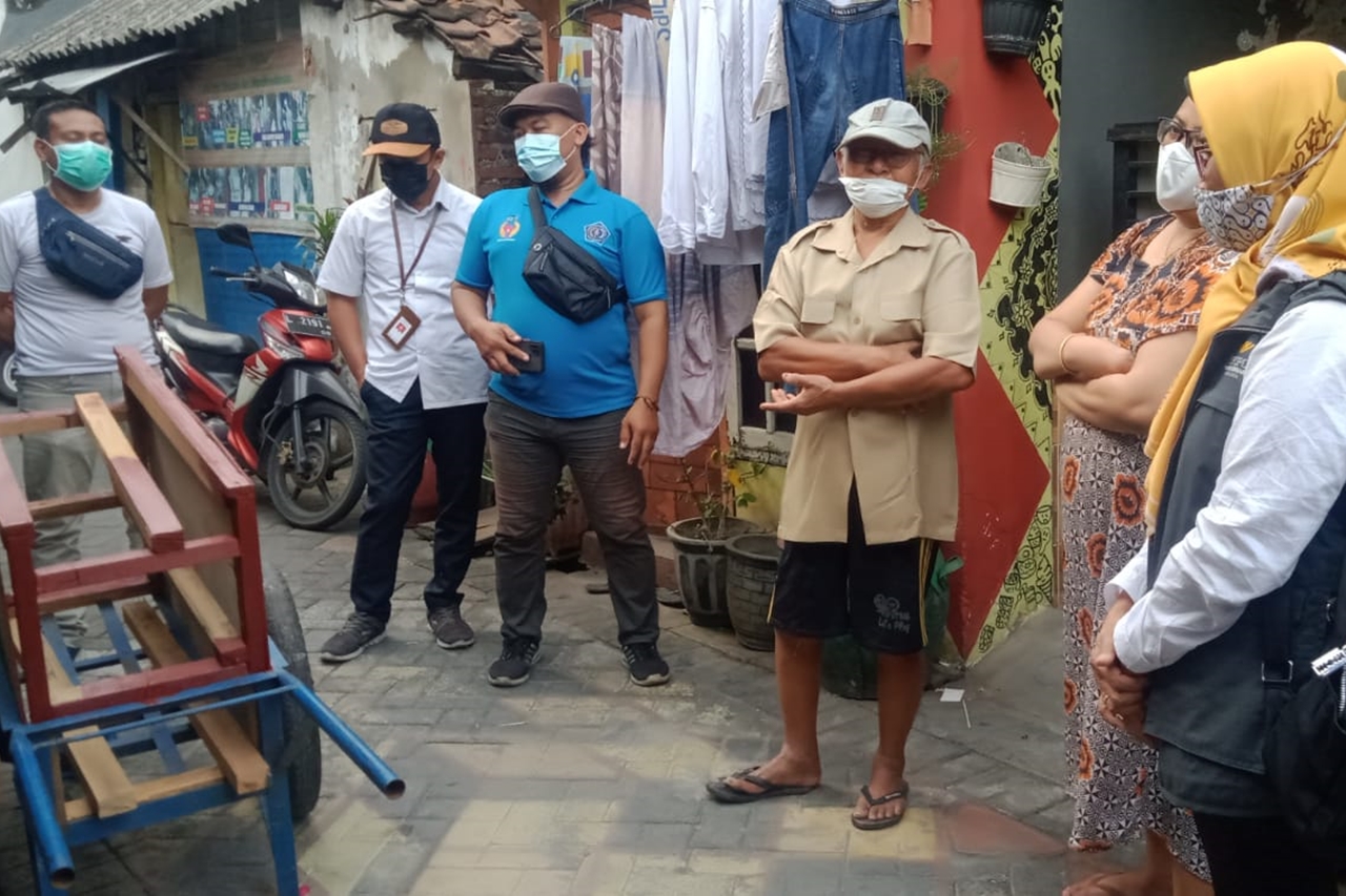 Respon Kasus Ibu Sepiati, Pengamen Badut Keliling di Surabaya