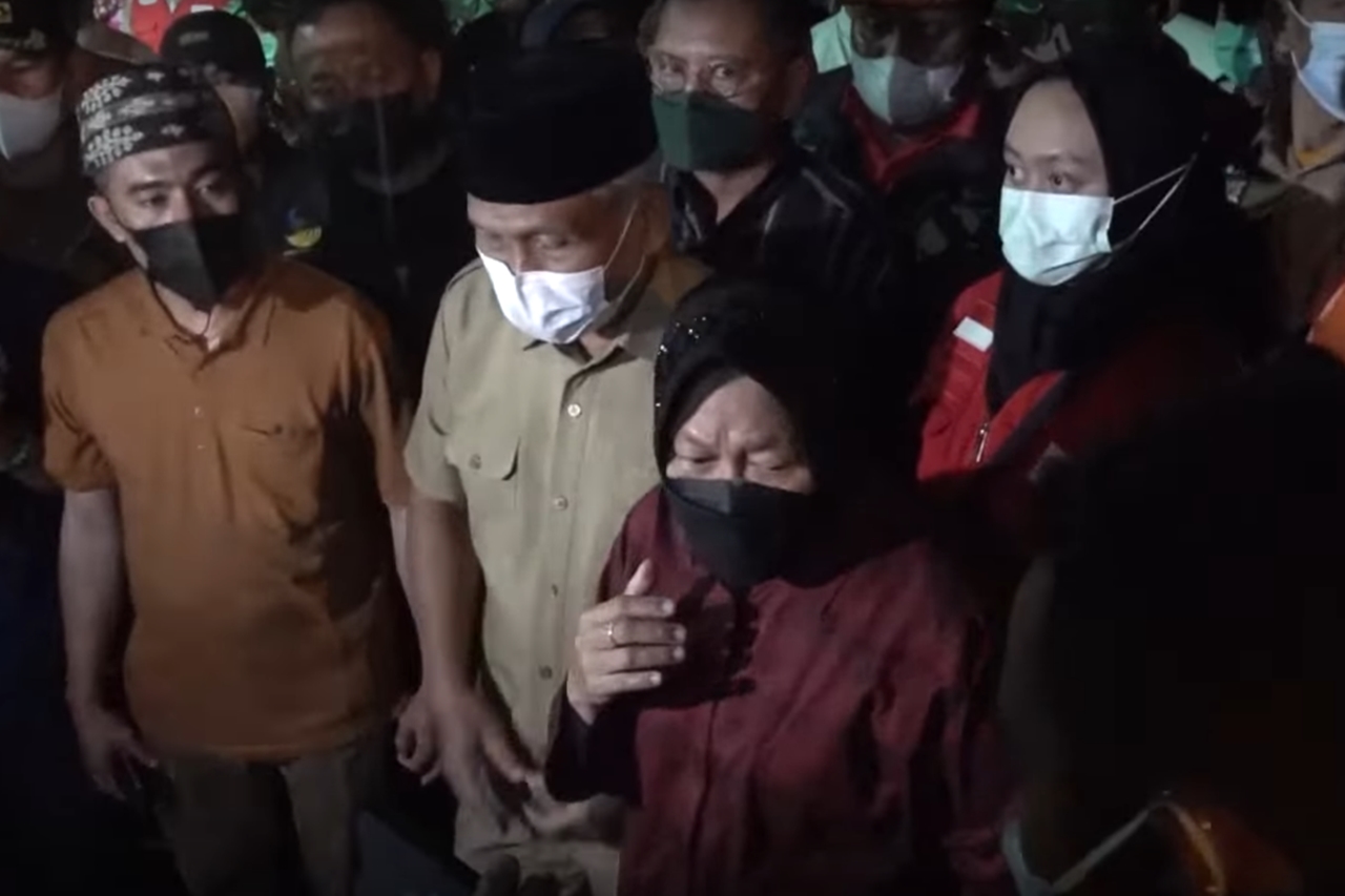 Minister of Social Affairs Provides Assistance for Banjarnegara Landslide Victims