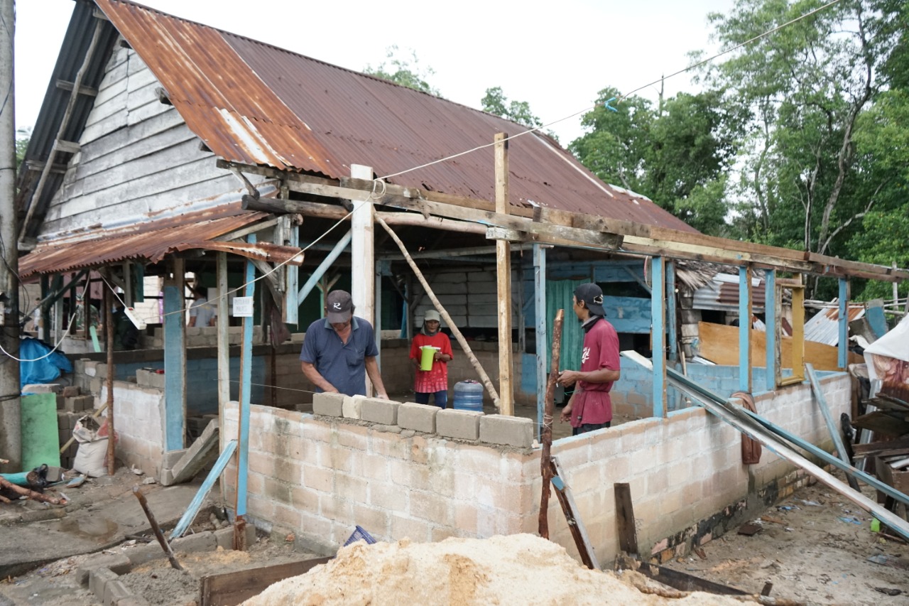 Terima Bantuan Sosial RS Rutilahu, Penerima Manfaat di Bangka Barat Perbaiki Rumah Jadi Layak Huni
