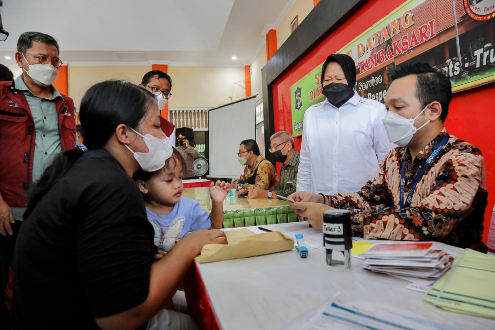 Mensos Cek Pencairan Bansos di Surabaya, Tawarkan Bantuan Usaha untuk Warga Terdampak Pandemi