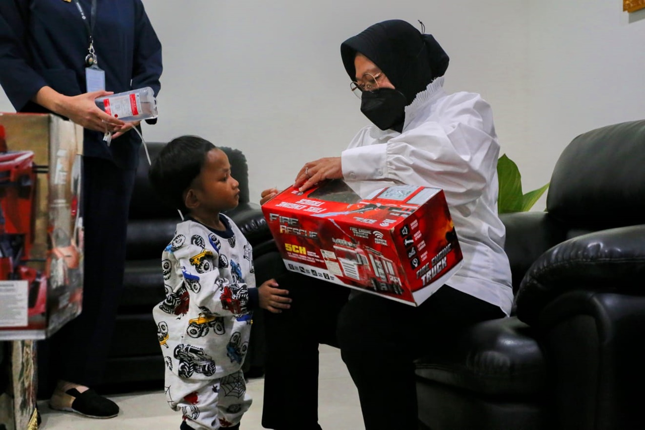 Mensos Risma Tengok Anak Berkebutuhan Khusus di Jakarta