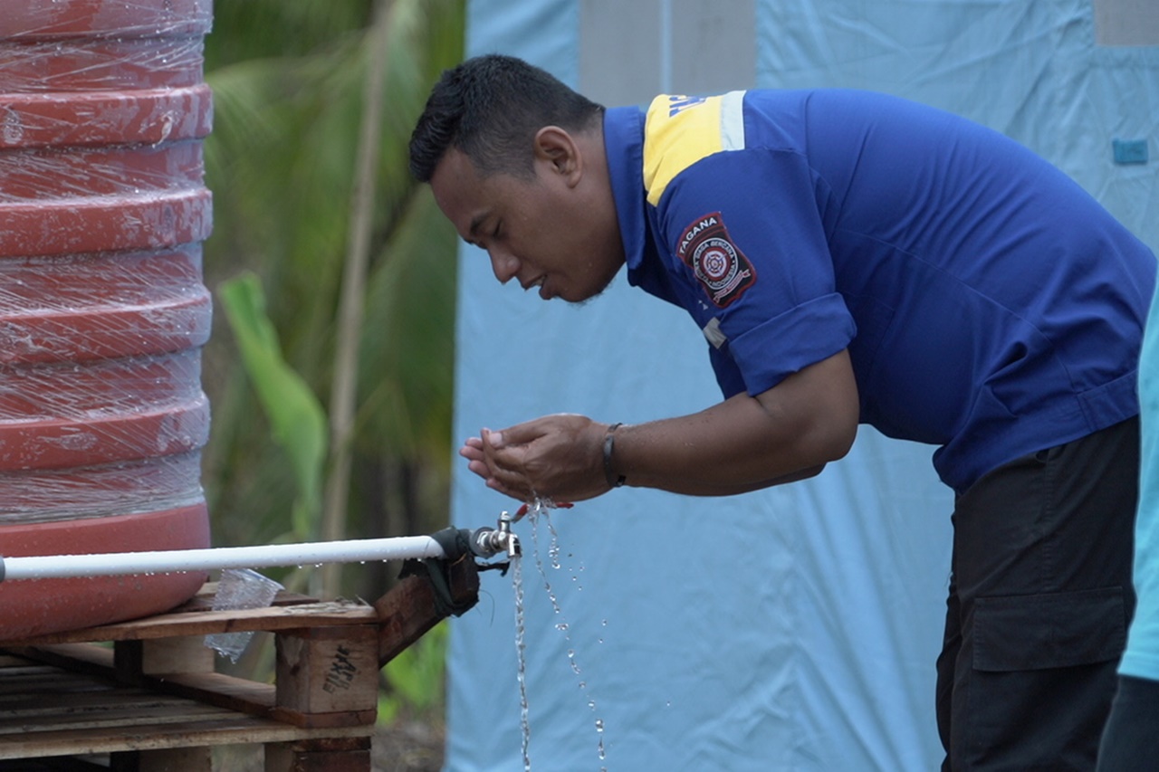 Pemanfaatan Sarana Air Bersih oleh Penyintas di Malunda