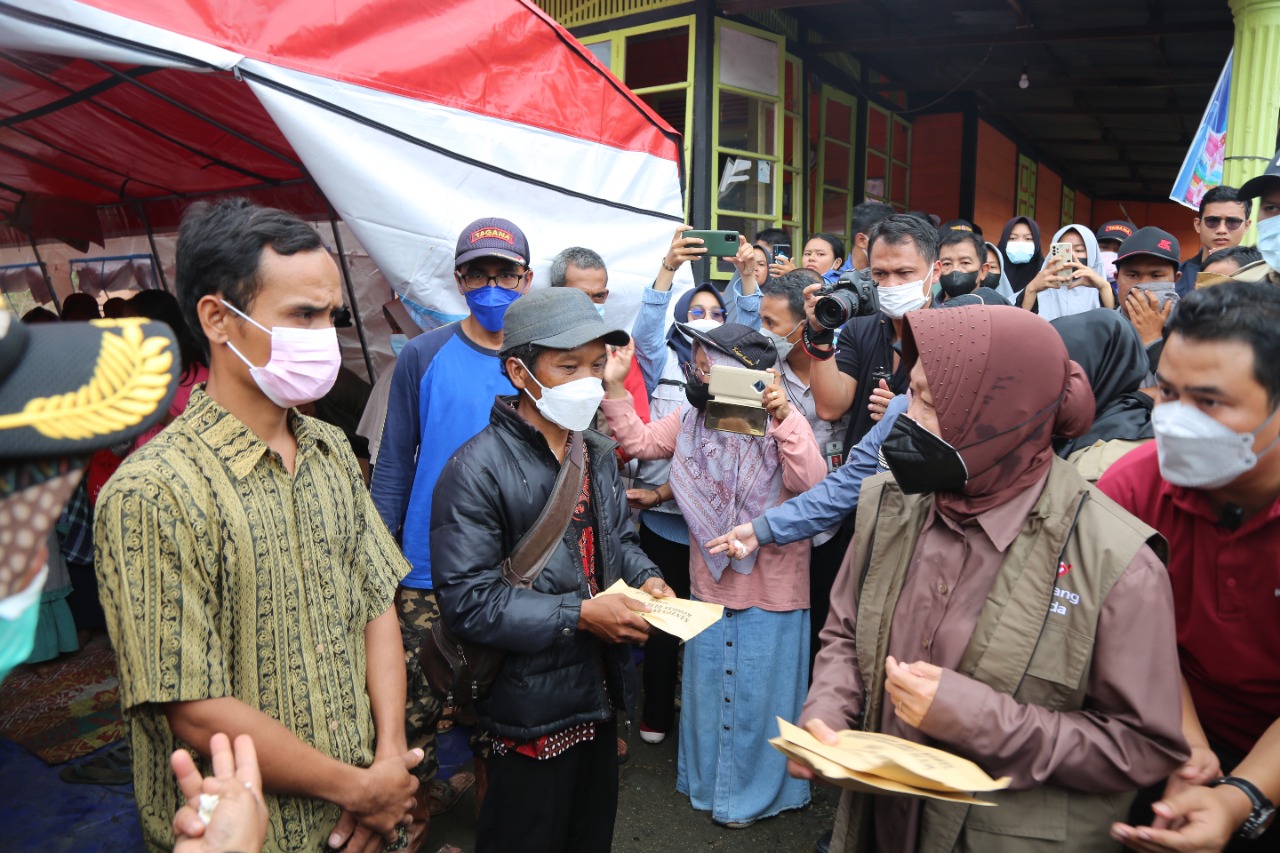 Penyerahan Santunan Ahli Waris bagi Keluarga Korban Gempa Pasaman Barat