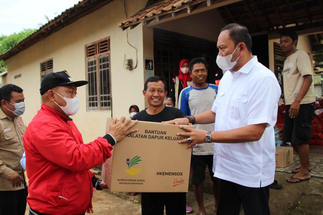 Penyaluran Bantuan untuk Warga Terdampak Puting Beliung di Gunungkidul