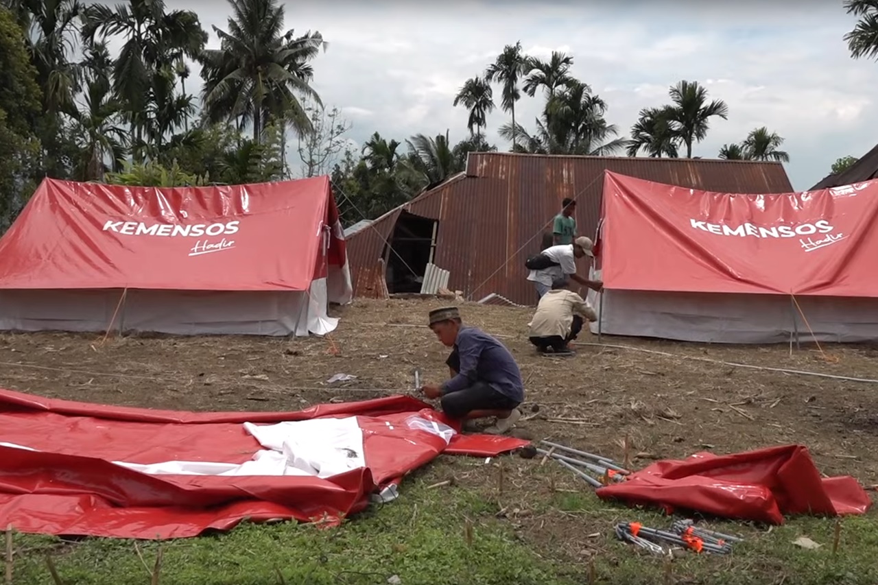 Seeing the Ministry of Social Affairs' New Model Evacuee Tent for West Sumatra Earthquake Victims