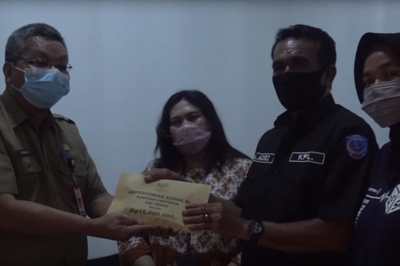 Families of Sorong Riot Victims Receive Compensation from the Ministry of Social Affairs