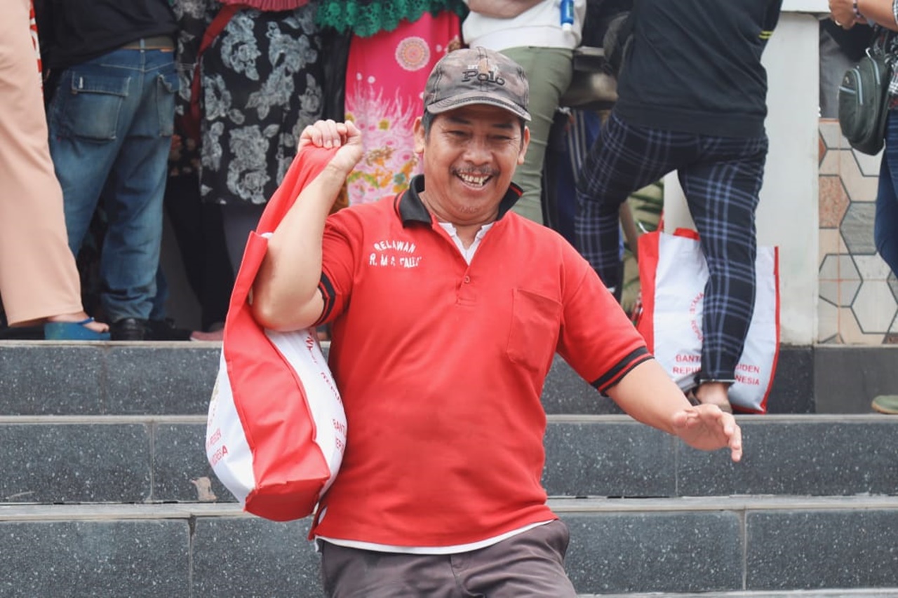 Presiden Jokowi Serahkan BLT Minyak Goreng di Provinsi Jambi