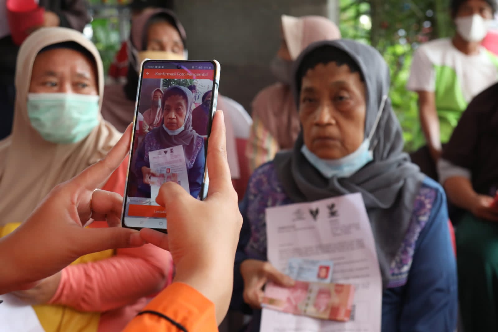 Saksikan Salur BLT Minyak Goreng di Surabaya, Dirjen Linjamsos Berharap Bansos Penuhi Sebagian Kebutuhan Pokok Masyarakat