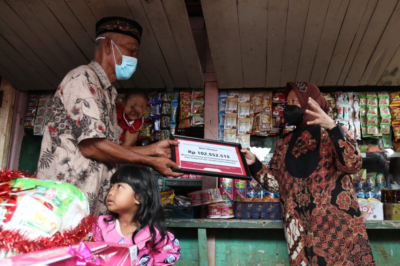 Kemensos dan Kitabisa.com Berikan Donasi #orangbaik di Cianjur dan Majalengka