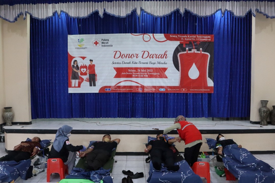 Peduli Lonjakan Demam Berdarah Sentra Terpadu Kartini Temanggung Laksanakan Donor Darah
