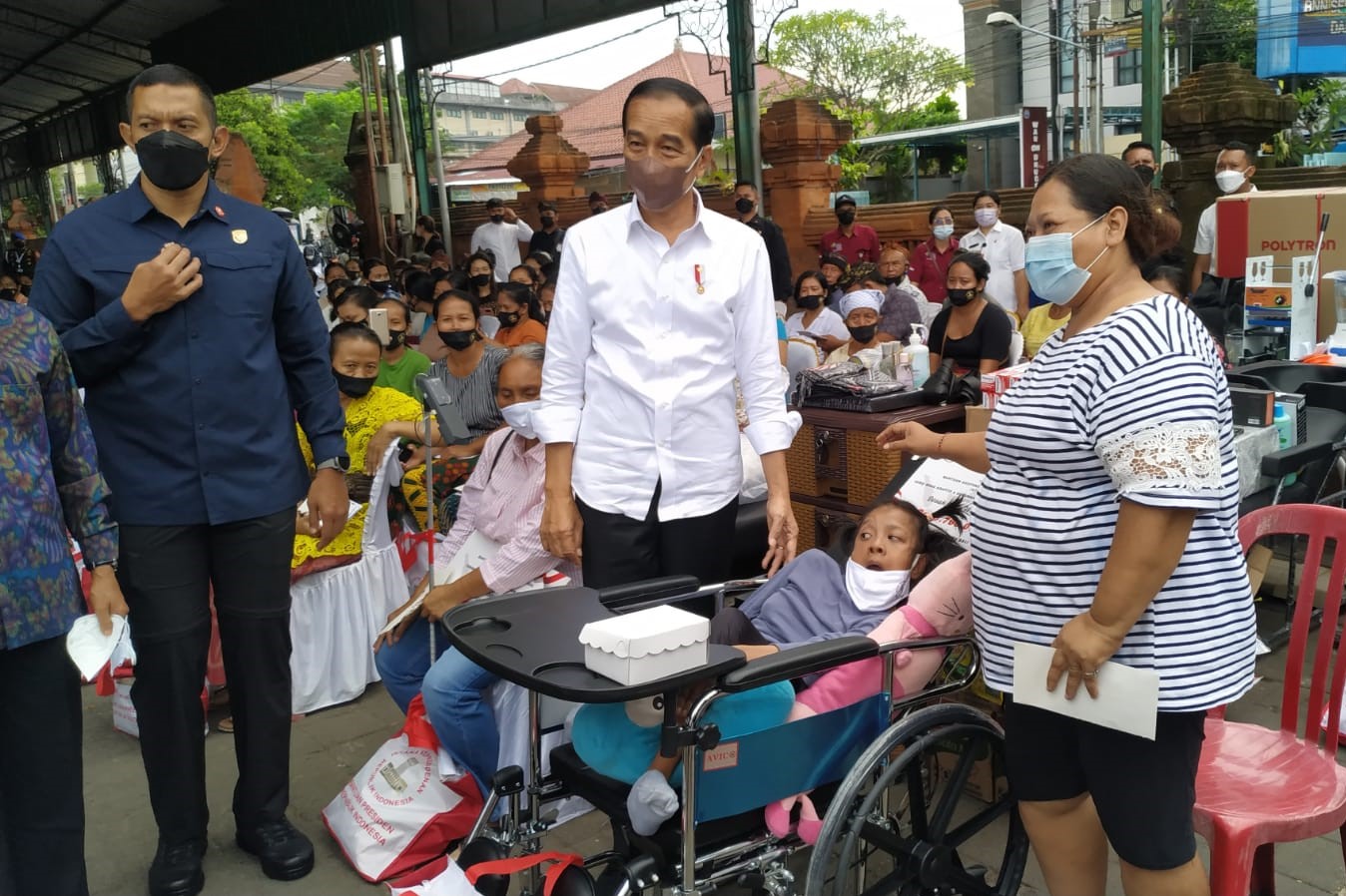 Presiden Jokowi Serahkan Bantuan ATENSI kepada Kaum Disabilitas