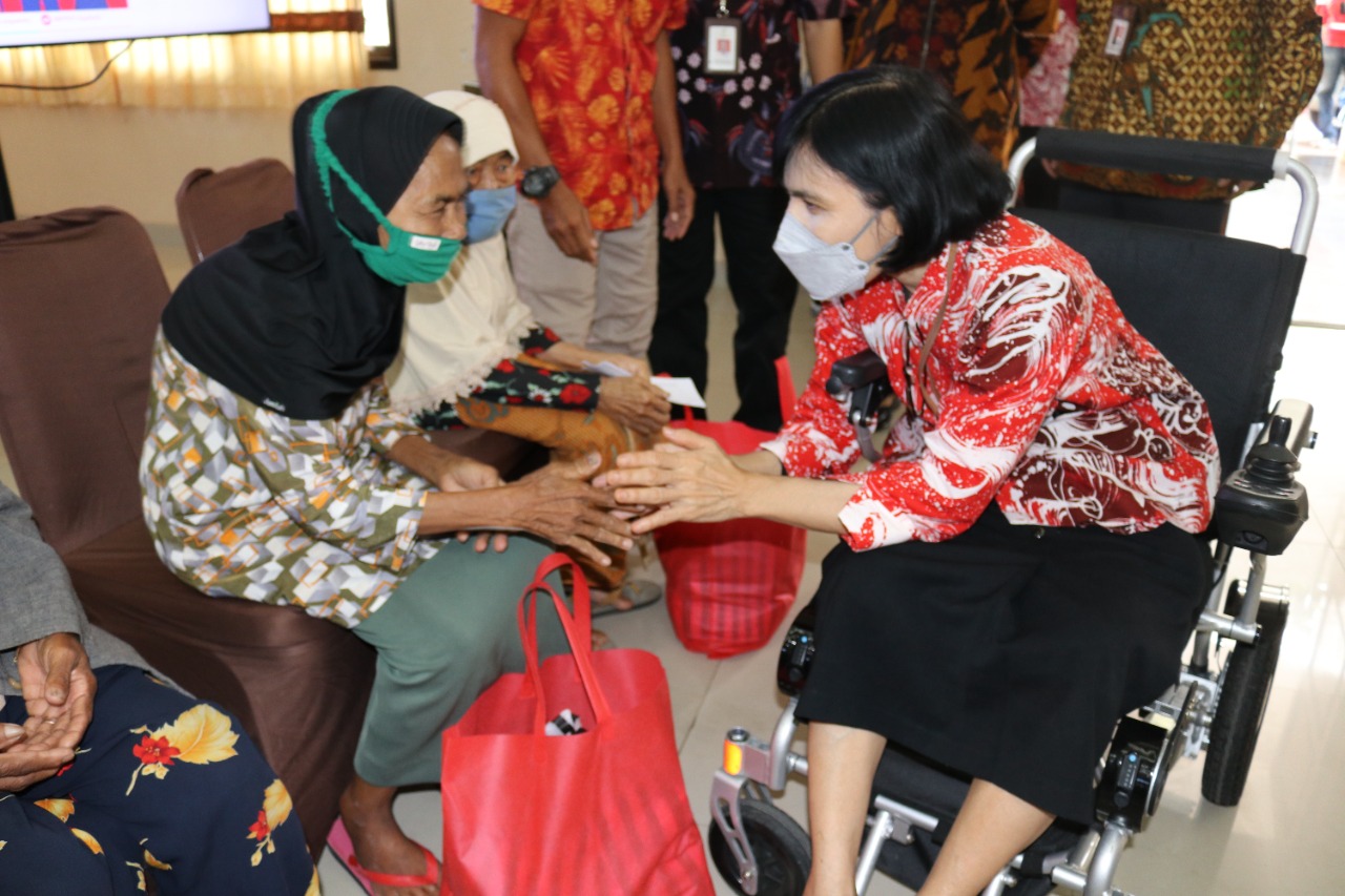 BBPPKS Yogyakarta Held Blood Donation and Distribution of Basic Food for the Elderly