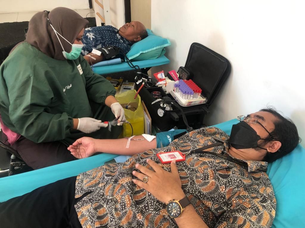 Commemorating HLUN 2022, Integrated Center "Prof. Dr. Soeharso" Surakarta Conducts Blood Donation