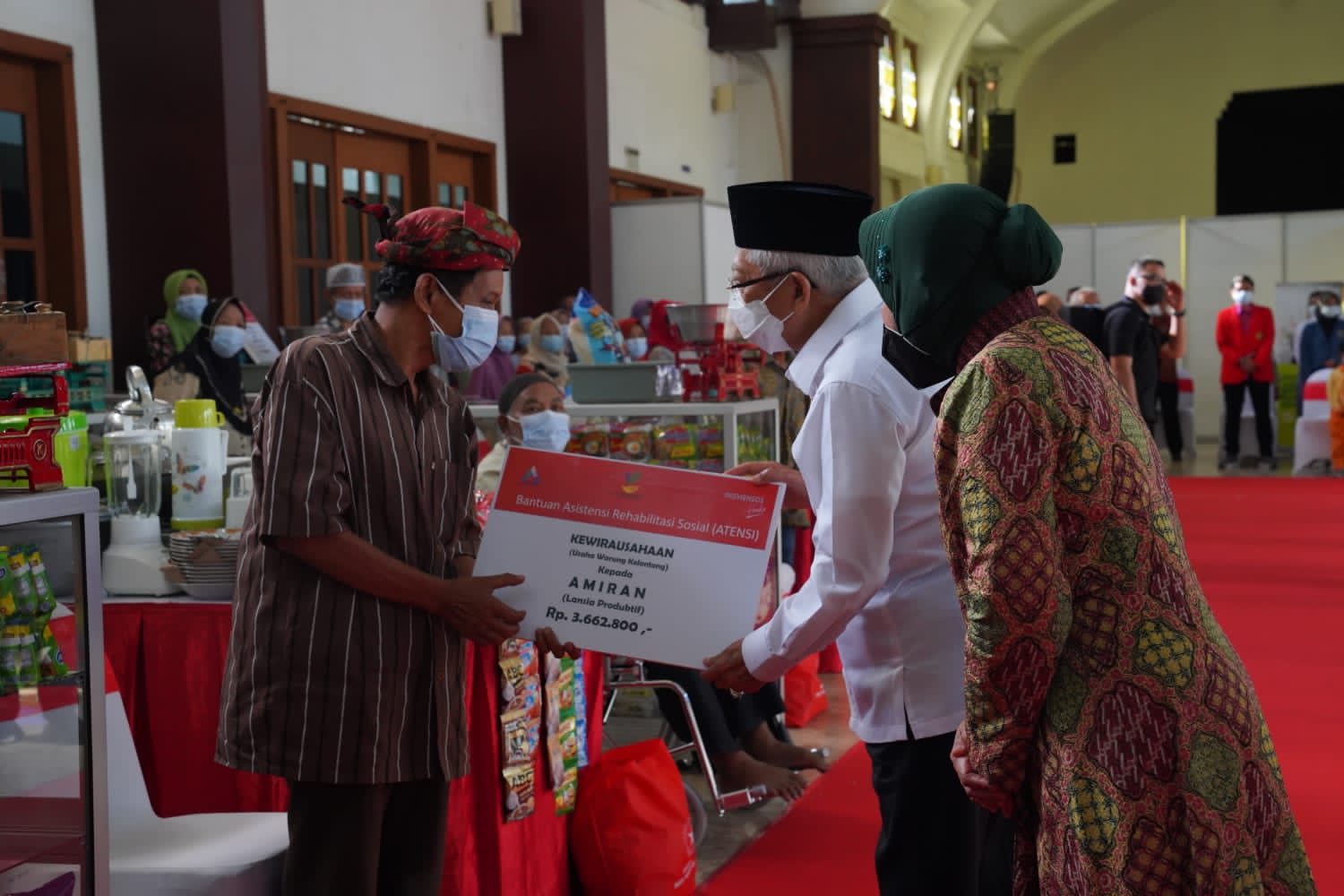 Serahkan Bantuan di Lumajang dan Surabaya, Wapres: Bantuan Untuk Percepat Kesejahteraan